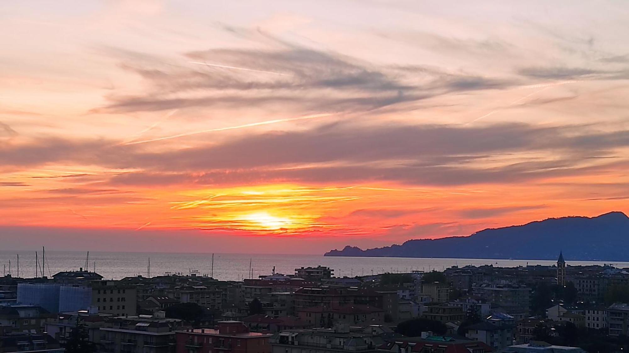Super Vista Al Grattacielo Di Lavagna Apartment Ngoại thất bức ảnh